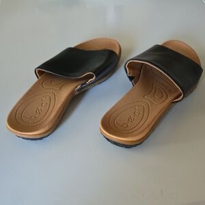boc Black and Tan Women's Slide Sandals